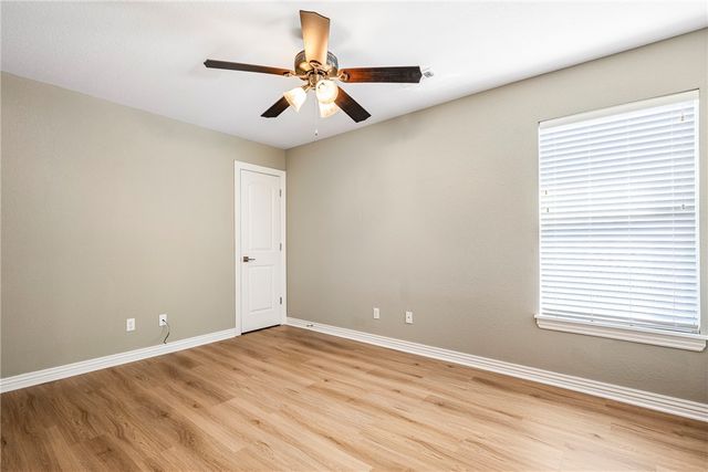 121 Carrington Avenue B, Lowell, AR 72745