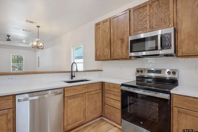 2103 N Glass, Tyler, TX 75702