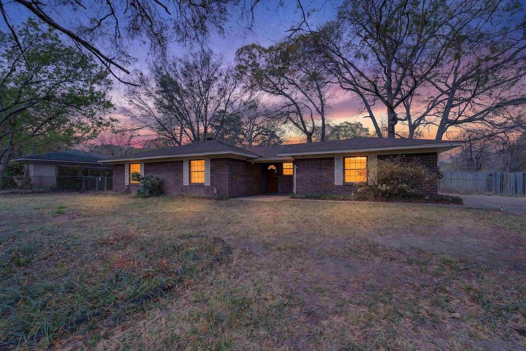 307 Fairlane Dr., Longview, TX 75604