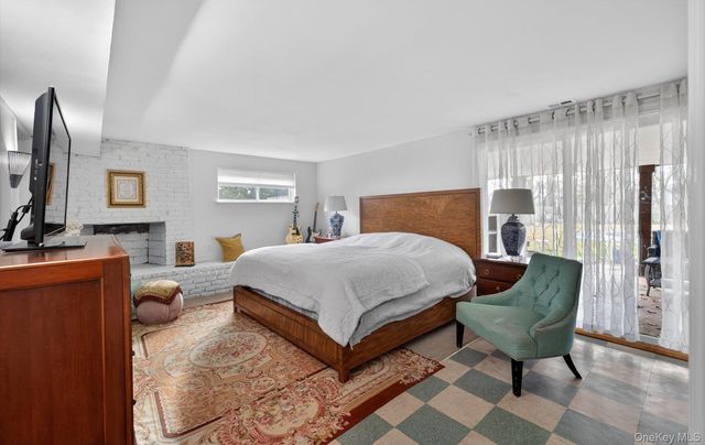 372 Clay Pitts Road, East Northport, NY 11731