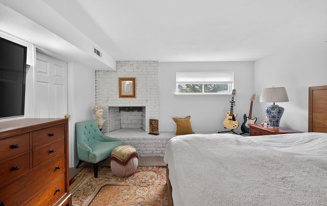 372 Clay Pitts Road, East Northport, NY 11731