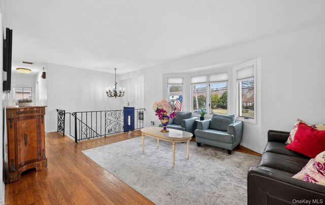 372 Clay Pitts Road, East Northport, NY 11731