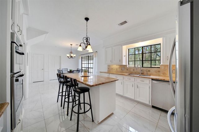 32 Tanager Trail, The Woodlands, TX 77381