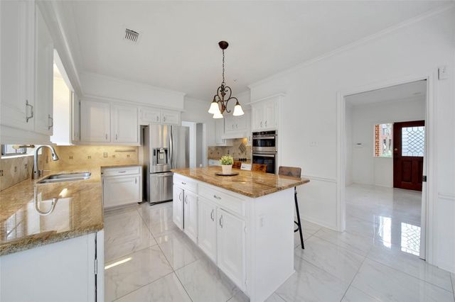 32 Tanager Trail, The Woodlands, TX 77381