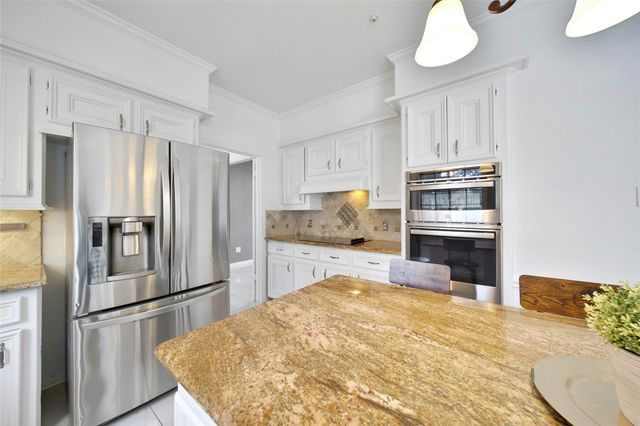 32 Tanager Trail, The Woodlands, TX 77381