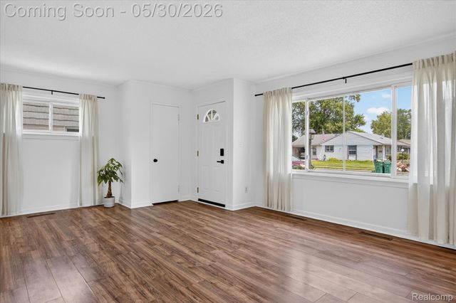 181 Brandt Street, Garden City, MI 48135