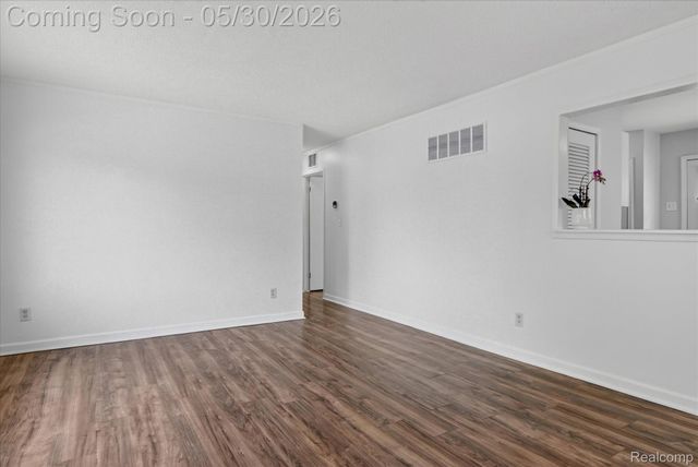 181 Brandt Street, Garden City, MI 48135