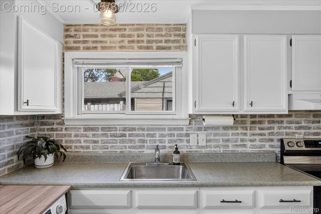 181 Brandt Street, Garden City, MI 48135