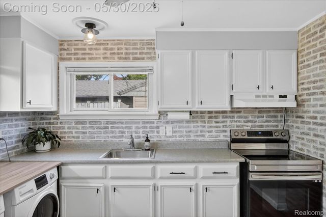 181 Brandt Street, Garden City, MI 48135
