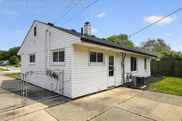 181 Brandt Street, Garden City, MI 48135
