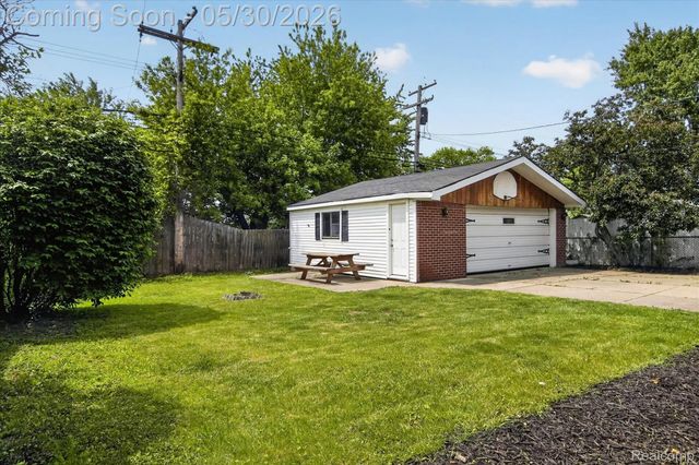 181 Brandt Street, Garden City, MI 48135