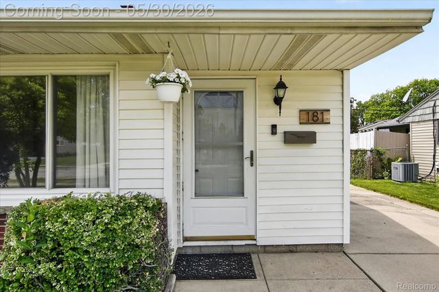 181 Brandt Street, Garden City, MI 48135