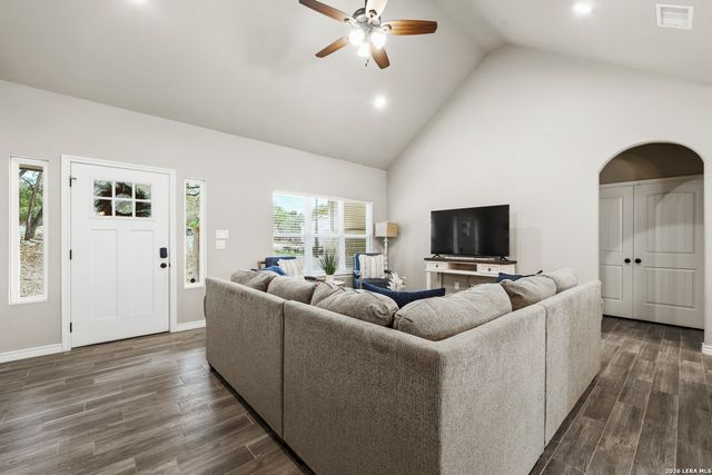 1885 Deer Run, Canyon Lake, TX 78133