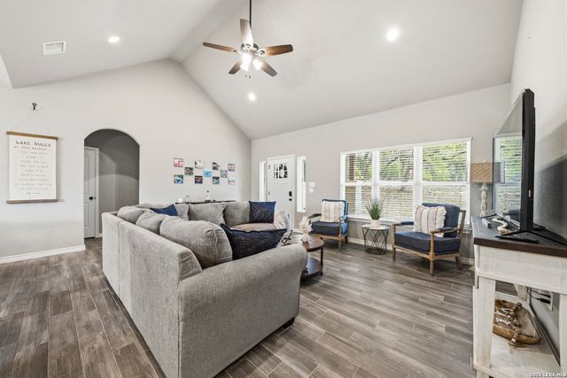 1885 Deer Run, Canyon Lake, TX 78133