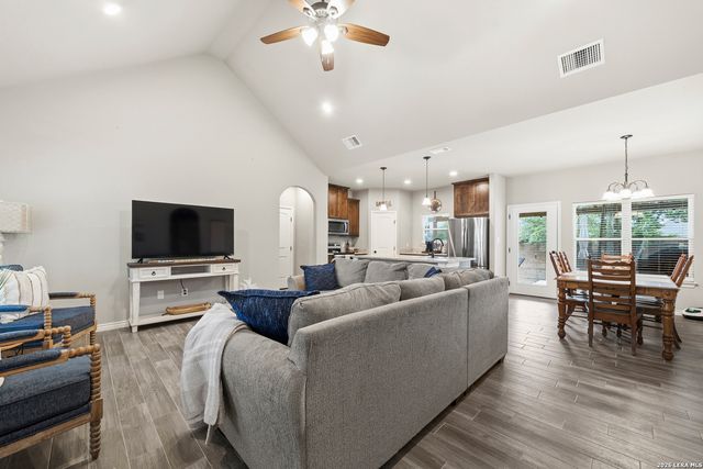 1885 Deer Run, Canyon Lake, TX 78133