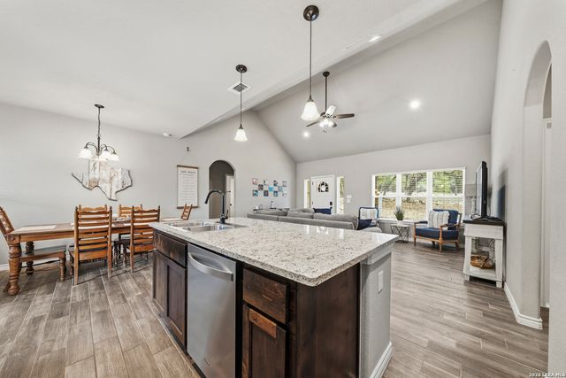 1885 Deer Run, Canyon Lake, TX 78133