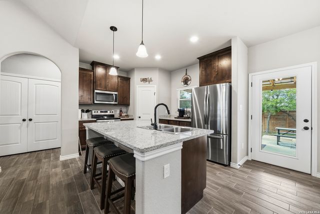 1885 Deer Run, Canyon Lake, TX 78133