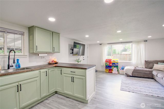 8892 Peavey Road, Sedro Woolley, WA 98284