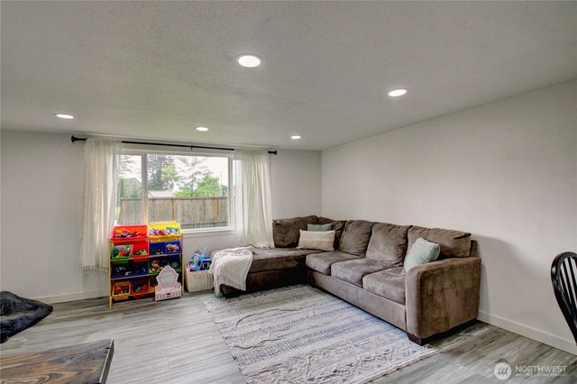 8892 Peavey Road, Sedro Woolley, WA 98284