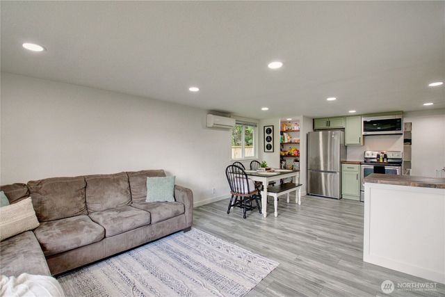 8892 Peavey Road, Sedro Woolley, WA 98284