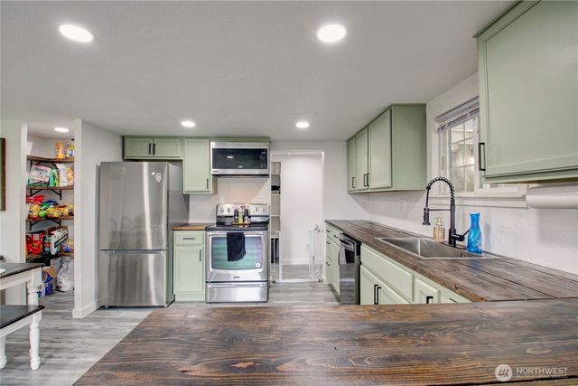 8892 Peavey Road, Sedro Woolley, WA 98284