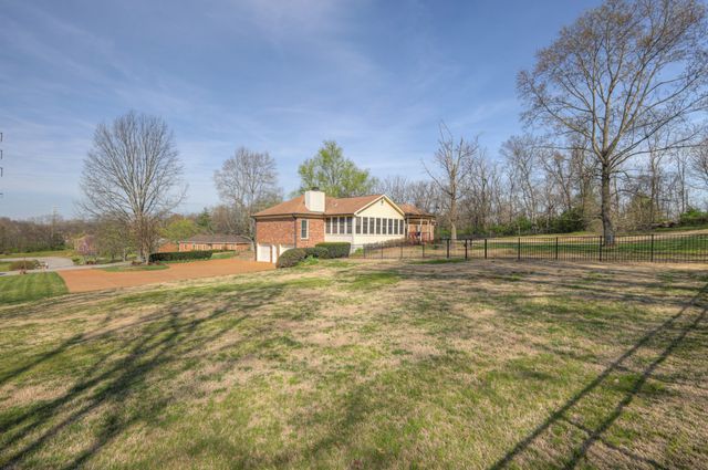 612 Cloverbrook Ln, Franklin, TN 37067