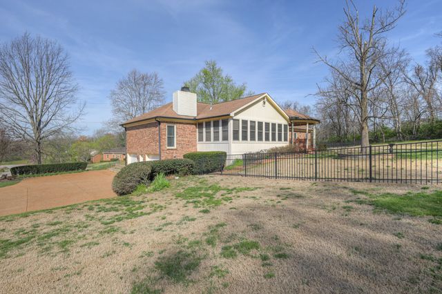 612 Cloverbrook Ln, Franklin, TN 37067