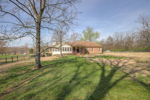 612 Cloverbrook Ln, Franklin, TN 37067