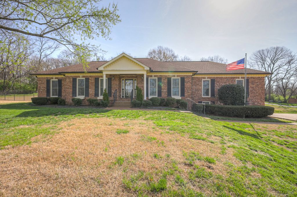 612 Cloverbrook Ln, Franklin, TN 37067