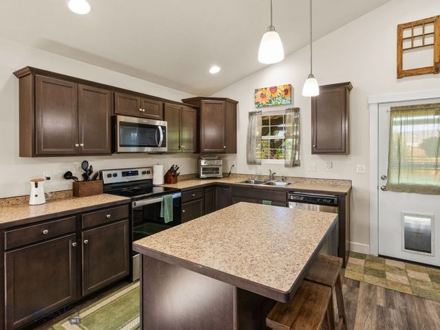 1004 Falcon Ridge Boulevard, Belgrade, MT 59714