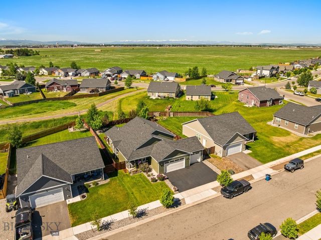 1004 Falcon Ridge Boulevard, Belgrade, MT 59714
