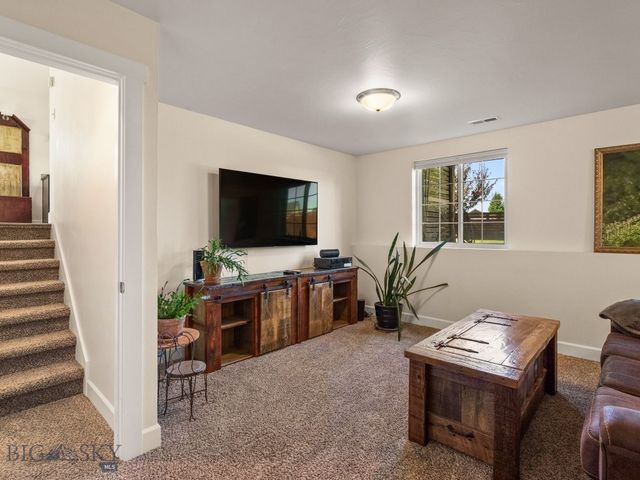 1004 Falcon Ridge Boulevard, Belgrade, MT 59714