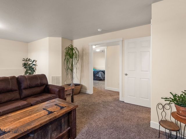 1004 Falcon Ridge Boulevard, Belgrade, MT 59714