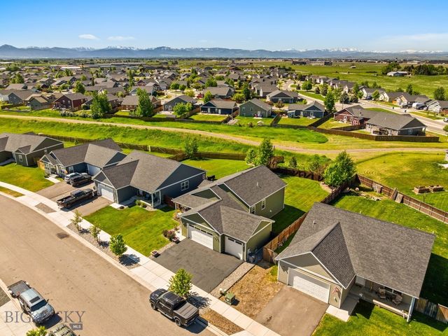 1004 Falcon Ridge Boulevard, Belgrade, MT 59714