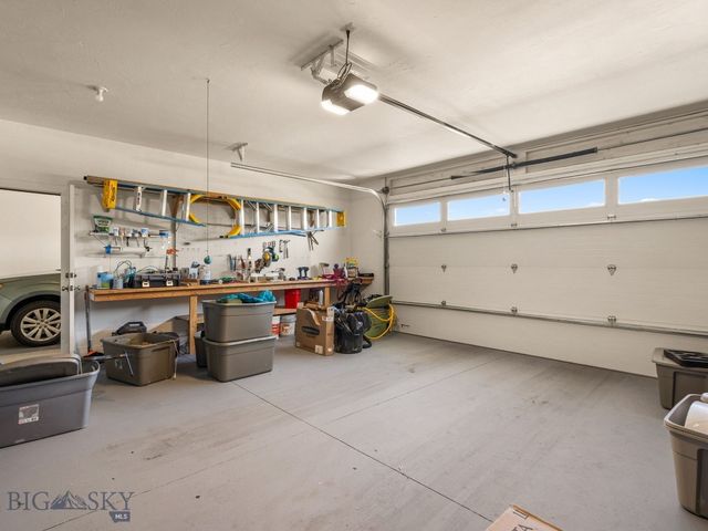 1004 Falcon Ridge Boulevard, Belgrade, MT 59714