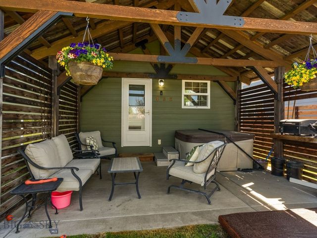 1004 Falcon Ridge Boulevard, Belgrade, MT 59714
