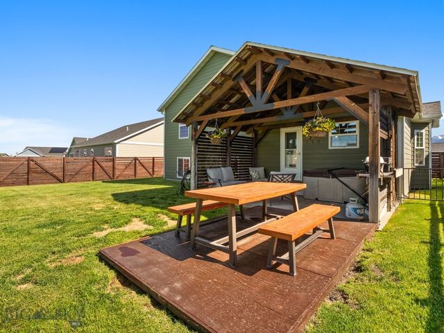 1004 Falcon Ridge Boulevard, Belgrade, MT 59714