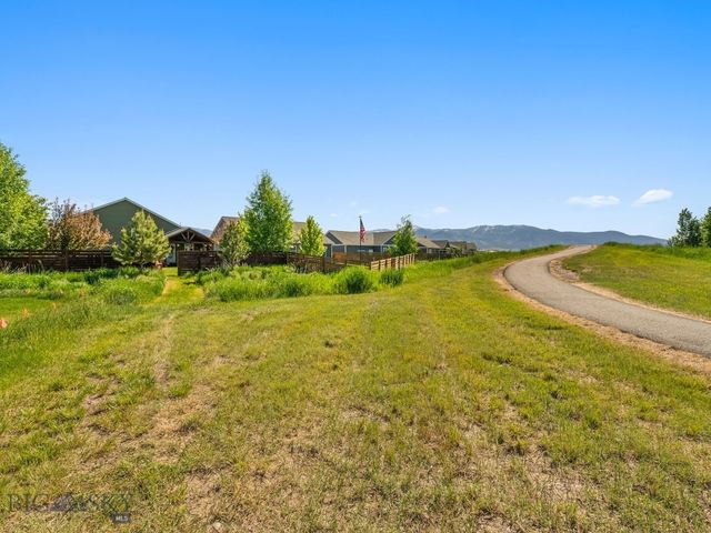 1004 Falcon Ridge Boulevard, Belgrade, MT 59714