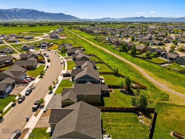 1004 Falcon Ridge Boulevard, Belgrade, MT 59714