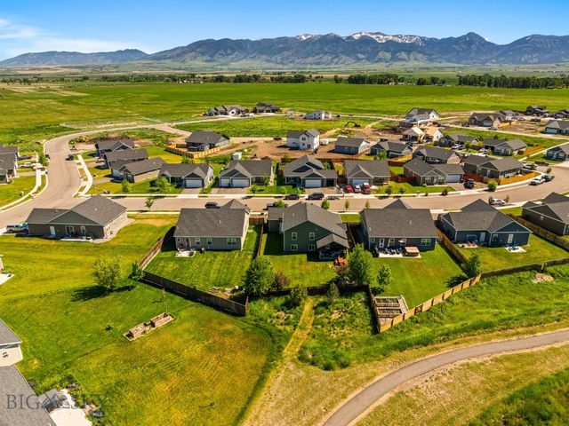 1004 Falcon Ridge Boulevard, Belgrade, MT 59714