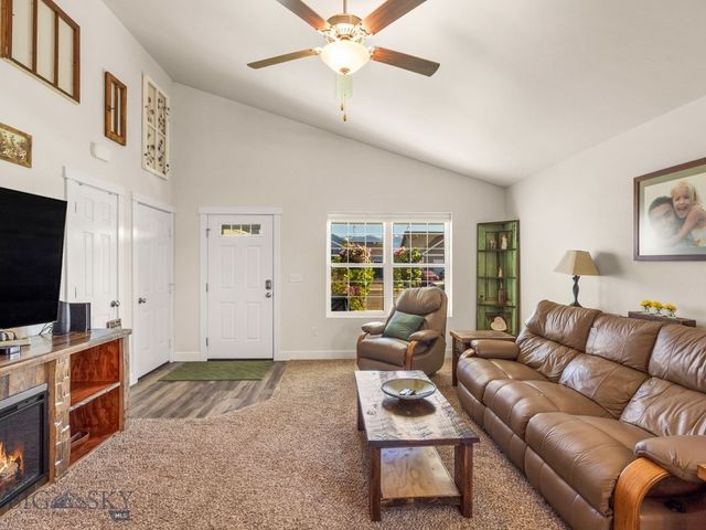 1004 Falcon Ridge Boulevard, Belgrade, MT 59714