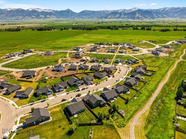 1004 Falcon Ridge Boulevard, Belgrade, MT 59714