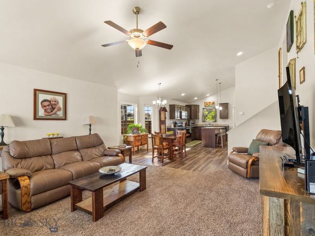 1004 Falcon Ridge Boulevard, Belgrade, MT 59714