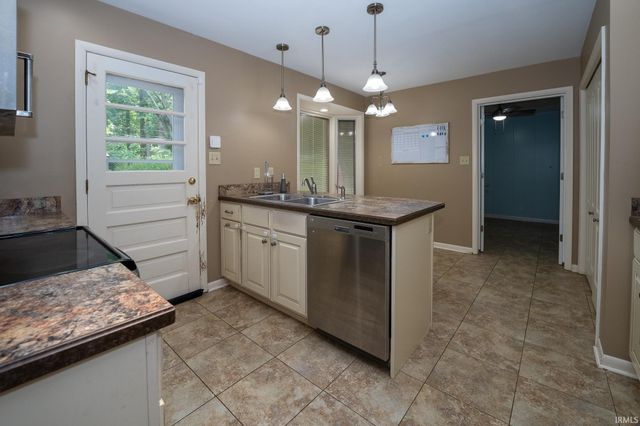 200 Royal Avenue, Evansville, IN 47715