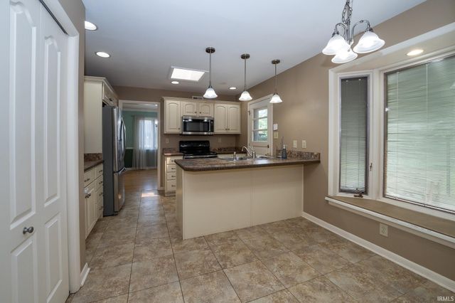 200 Royal Avenue, Evansville, IN 47715