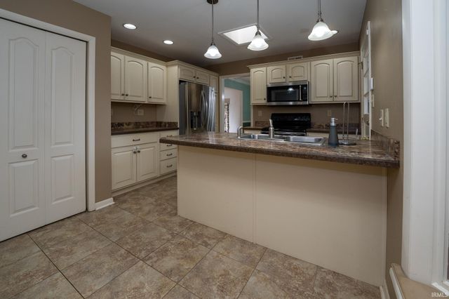 200 Royal Avenue, Evansville, IN 47715