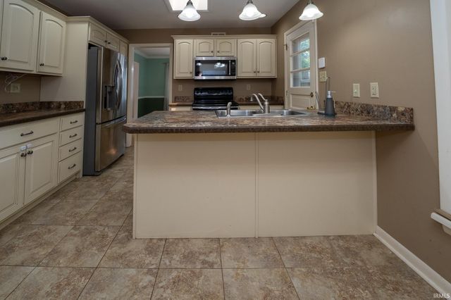 200 Royal Avenue, Evansville, IN 47715