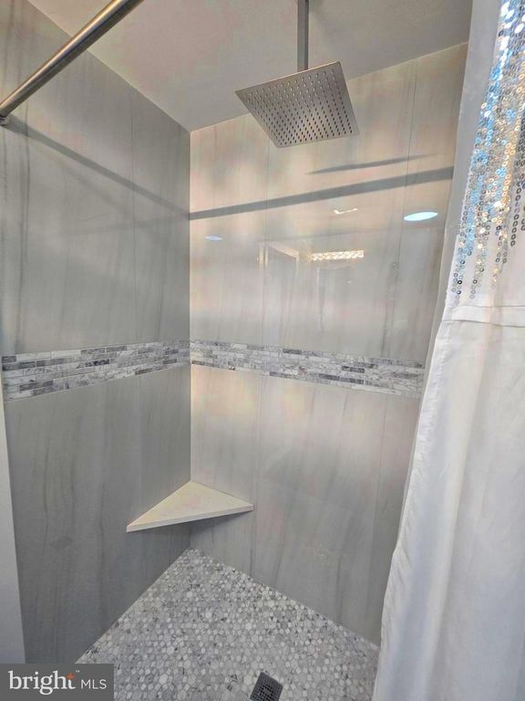 Image 10 of property listing at 9447 SOHAP LN, Columbia, MD 21045