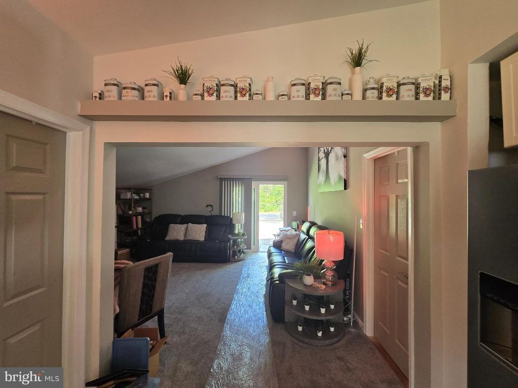 Image 4 of property listing at 9447 SOHAP LN, Columbia, MD 21045