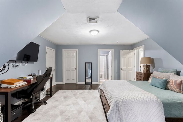 3076 County St, Dighton, MA 02715